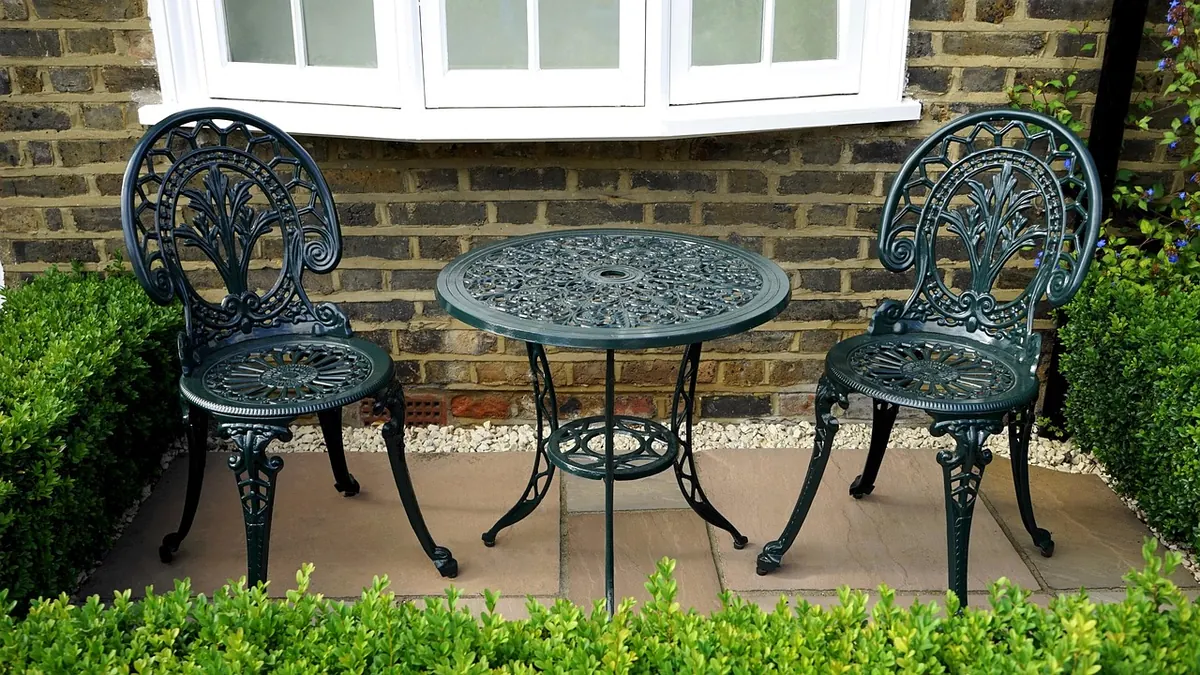 How to Secure Garden Furniture, Bins and Trampolines Before High Winds